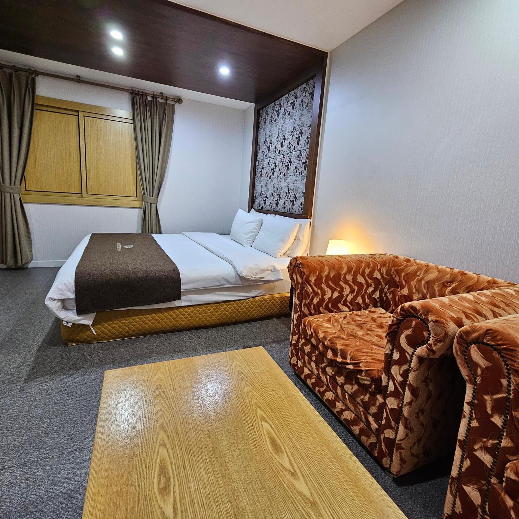 Amour Hotel Suwon Exterior foto