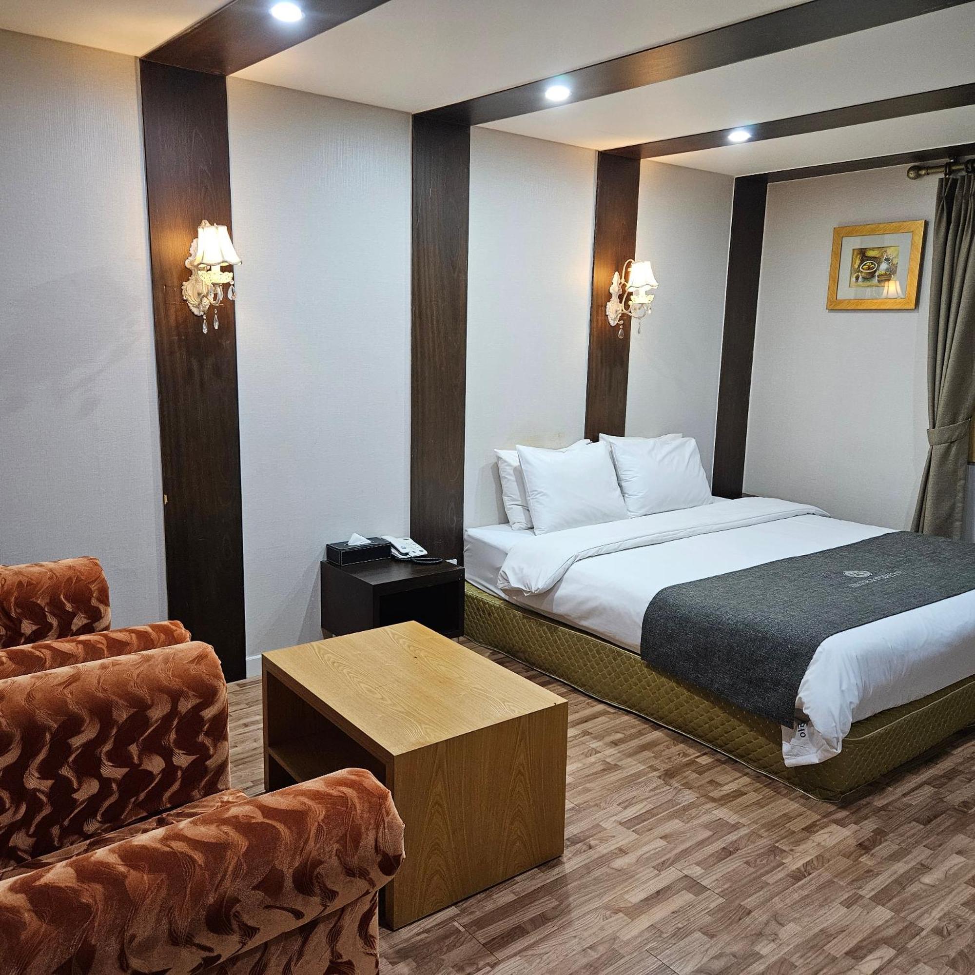 Amour Hotel Suwon Exterior foto