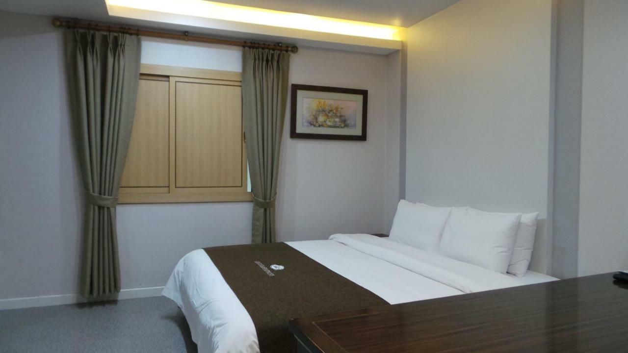 Amour Hotel Suwon Exterior foto