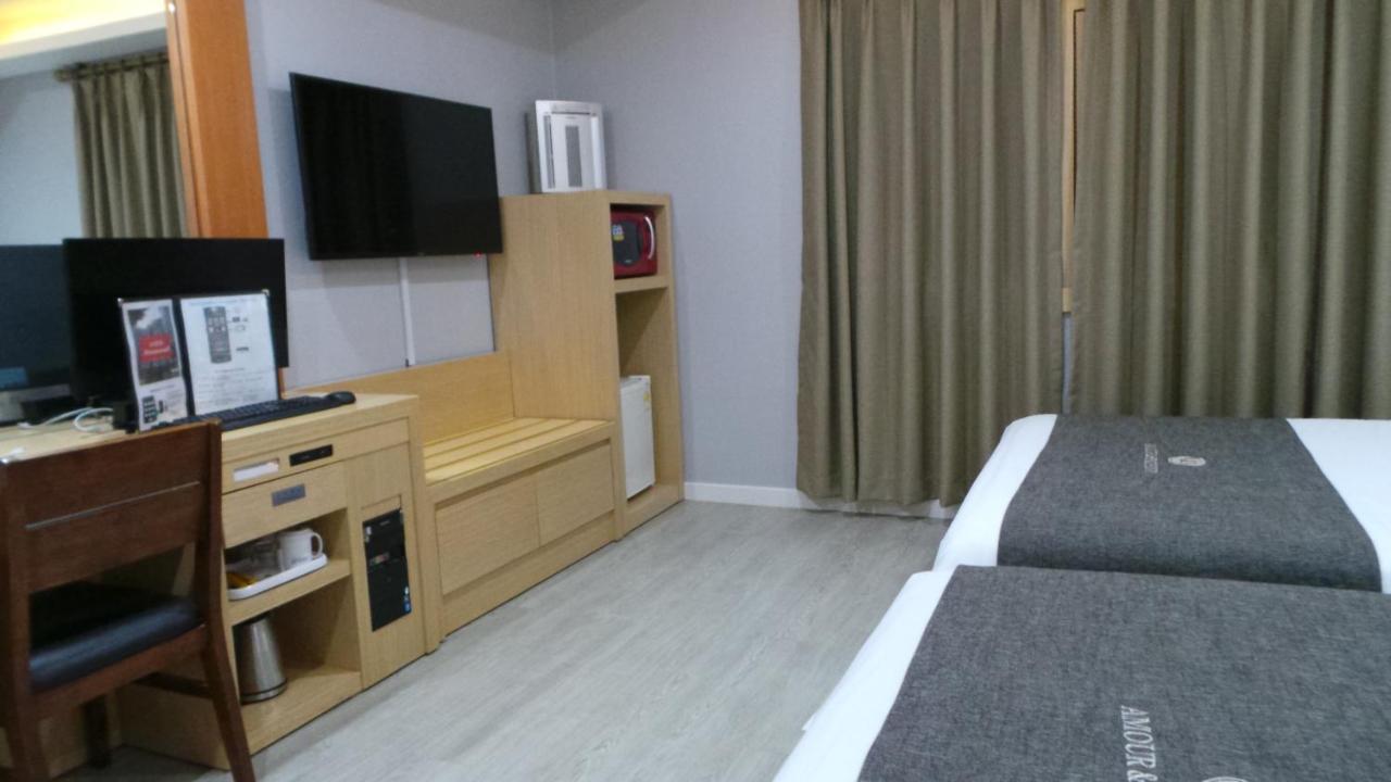 Amour Hotel Suwon Exterior foto